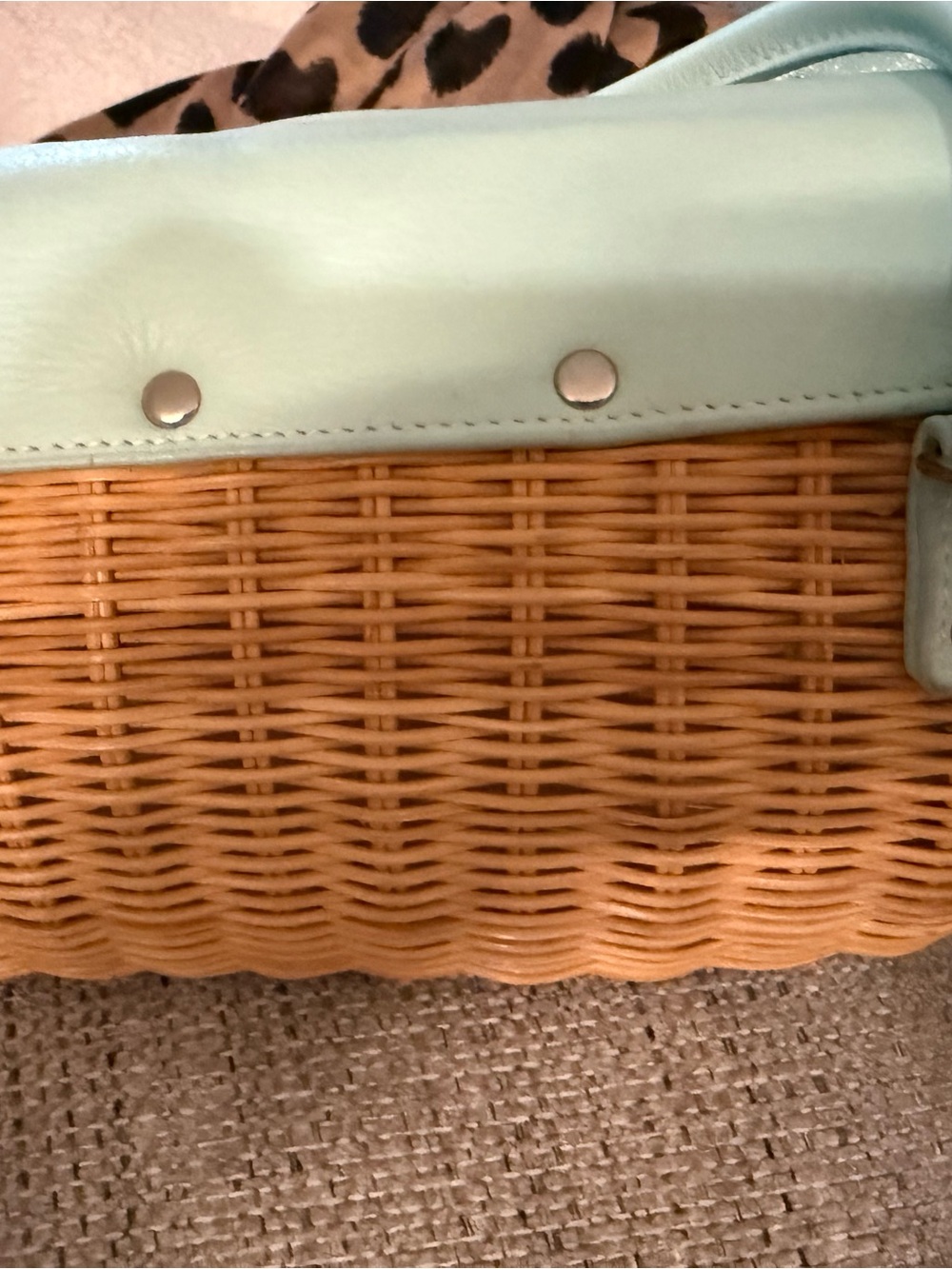 🐝NEW🐝 Vintage Woven Straw Crossbody with Mint Leather Trim - Picture 5 of 6